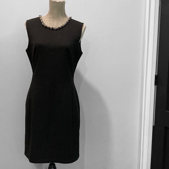 MADAME Ms Black Sleeveless Dress Beaded Neckline Sheath Size LARGE 42 Chic - Picture 3 of 15
